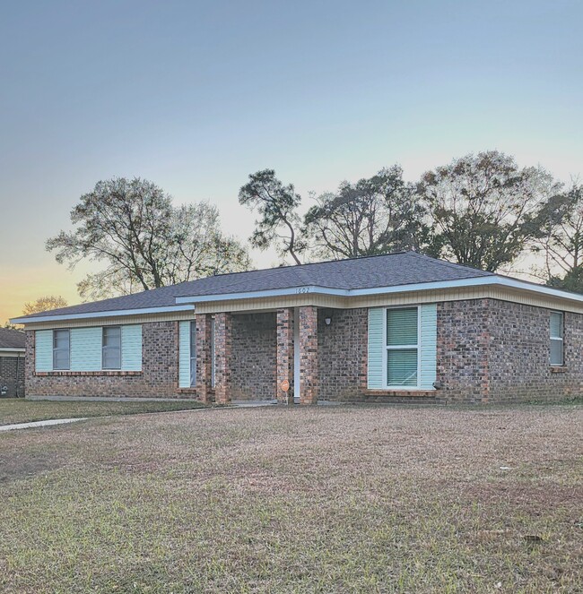 1602 Catalina Dr, Mobile, AL 36609