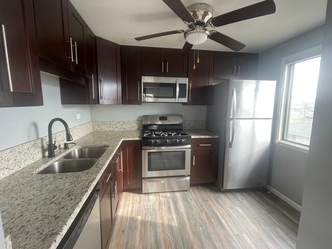 225 Barcliffe Ln, Schaumburg, IL 60194 - photo 3