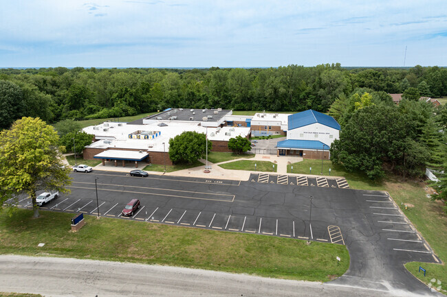 Illini Elementary School prioritizes learning and collaboration.