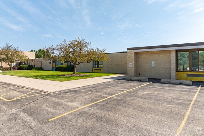 West Ridge Elementary School is part of the Racine Unified School District.