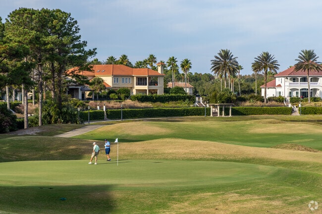 Hit the golf course with your friends in Palencia.