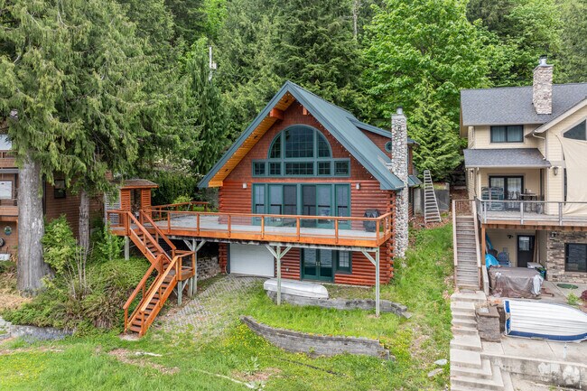 Find your slice of heaven in a beautiful waterfront cabin in Lake Cavanaugh.