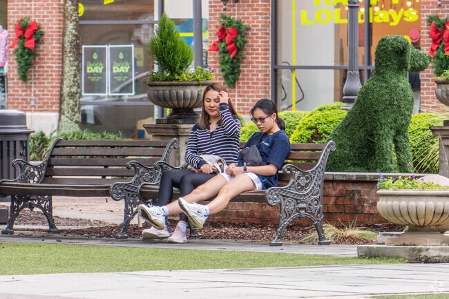 Gardere offers plenty of outdoor areas to relax and enjoy the day.