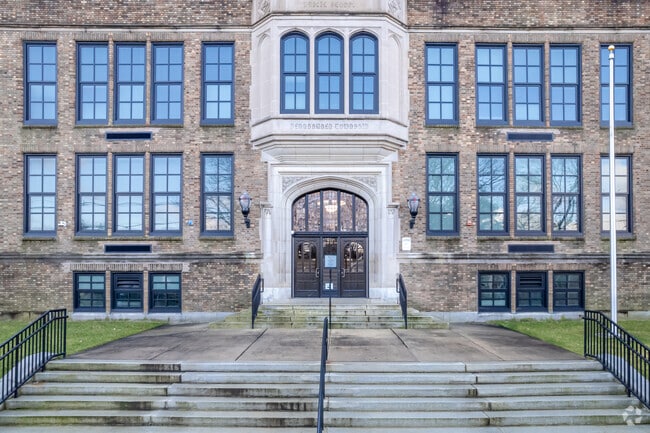Enter into the wonderful world of ecuation at Theodore Roosevelt Public School.