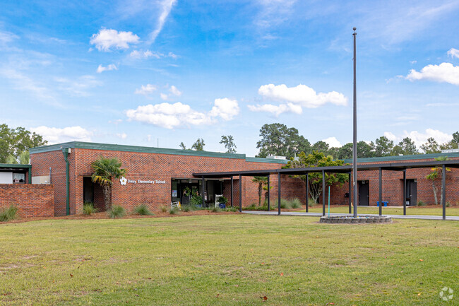 Daisy Elementary School has a large campus.