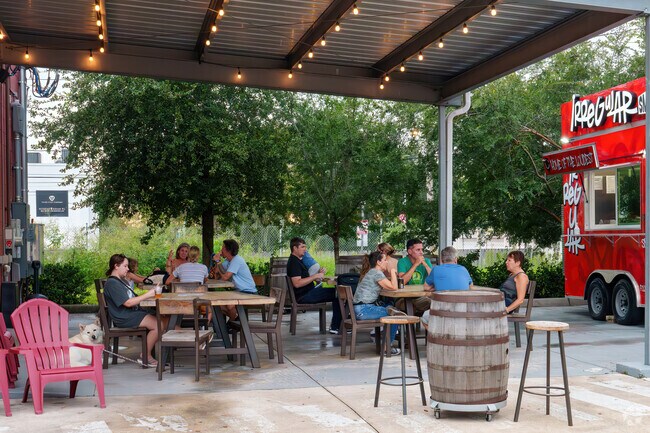 Park Lake Highland residents enjoy local craft beer and food at Food Truck Fridays.