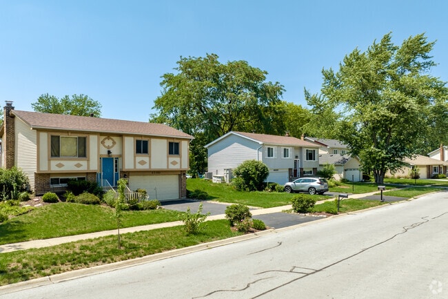 In Steeple Run you'll find condominiums, raised ranch-style homes and contemporary homes.