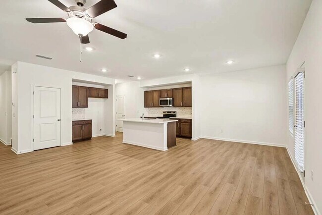 5329 Frontier Ct, Flowery Branch, GA 30542 - photo 4