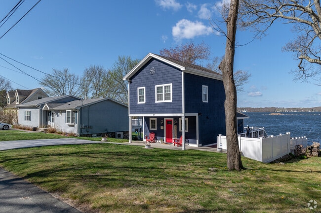 Contrasting doors on homes in North Westport might mean you are visiting South Watuppa Pond.