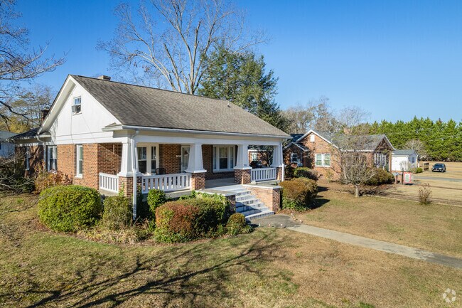 Bungalow and ranch style houses can be found all throughout Pickens. SC.