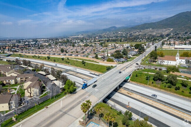 Amber Hills residents have easy access to the 210 Freeway.