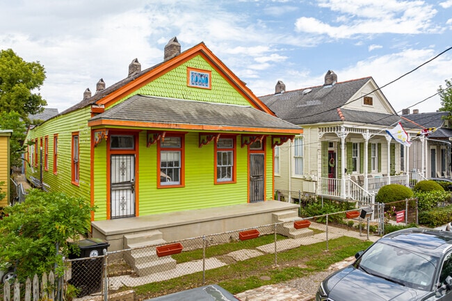 Double-shotgun homes in East Carrollton display a variety of colors.