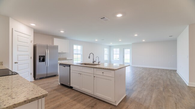 1561 Beverly Ln, Hahira, GA 31632 - photo 2