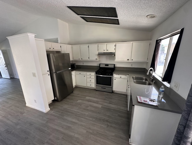 4732 Katrina Place, Palmdale, CA 93552 - photo 6