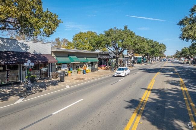 Tomball’s Main Street features cafes with Southern cooking, wine bars, and shops in vintage cottages.