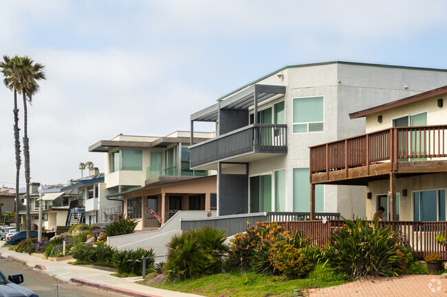 There are plenty of luxury townhomes near the beach in Bird Rock.