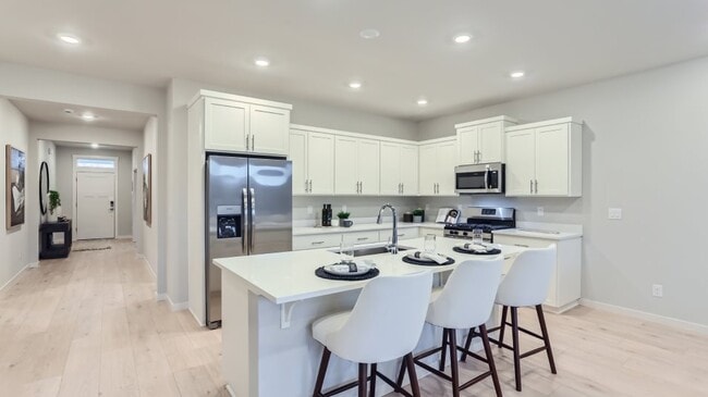 565 Withers Ct SE, Albany, OR 97322 - photo 2