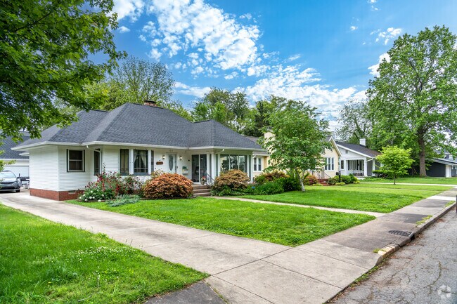 Rosedale South has single story ranch style homes with manicured yards.