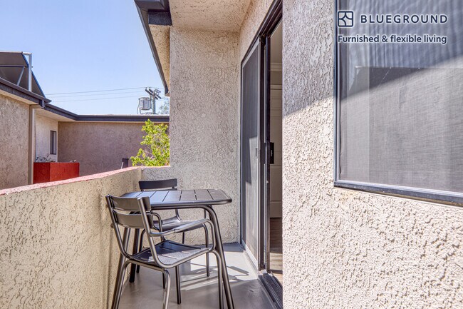 12954 Riverside Dr unit FL2-ID488, Los Angeles, CA 91423 - photo 5