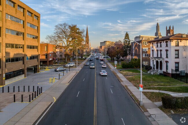Accessible streets that connect to hospitals in Asylum Hills, Hartford,  Connecticut.