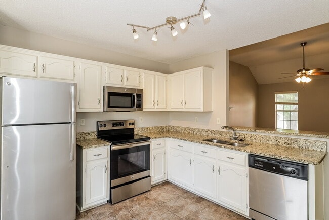 6883 Lagrange Cir N, Cordova, TN 38018 - photo 7