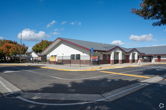 Sinclear Elementary School serves students in the Ceres community.