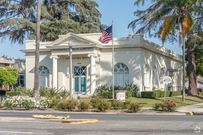 Arlington Public Library was built in 1909 in the Classical Revival style.