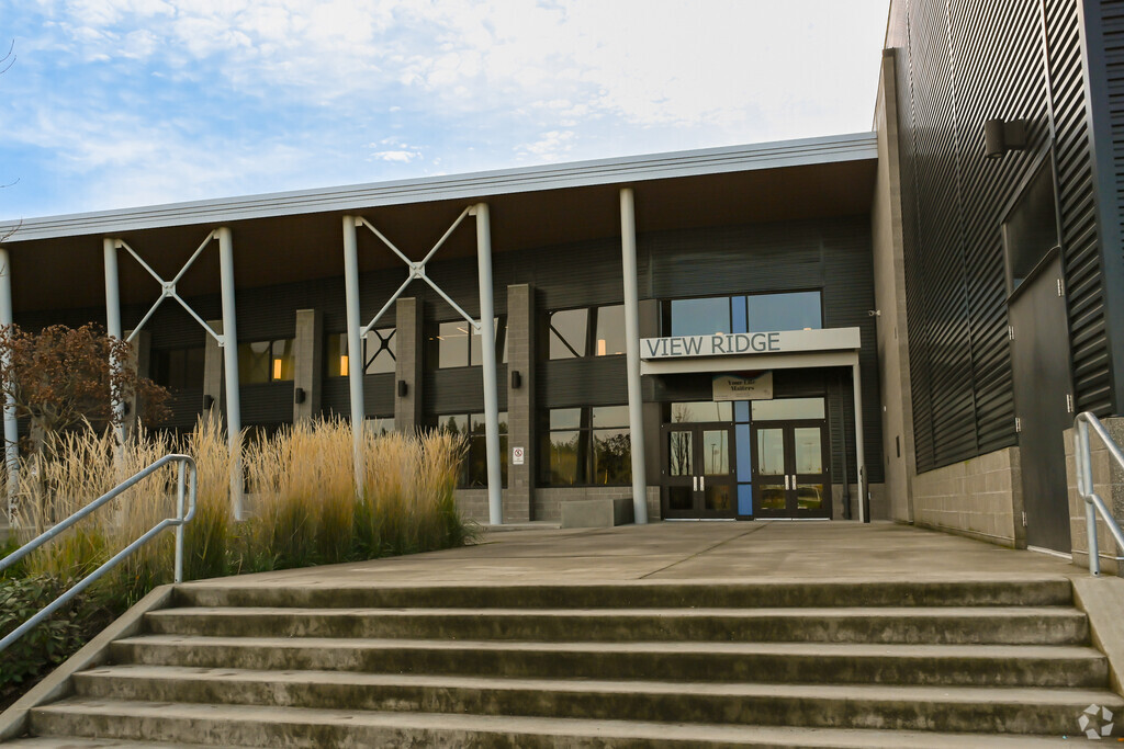 View Ridge Middle School provides education in the neighborhood of 
Outlying Clark County.