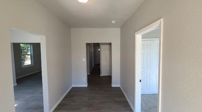 205 E M L K Jr Blvd, Taylor, TX 76574 - photo 2