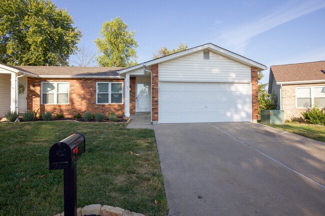7 Windstream Ct, Saint Peters, MO 63376 - photo 2