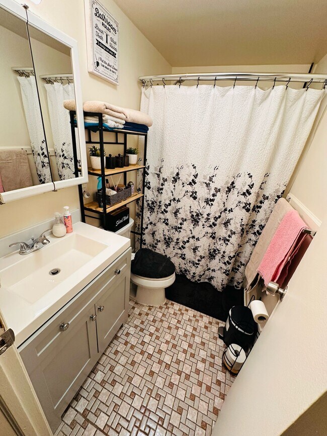 374 Somerset St Unit 3, North Plainfield, NJ 07060