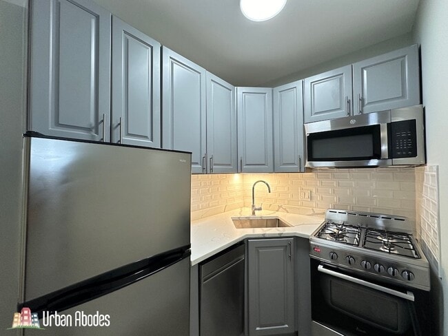 515 W Belmont Ave unit A09C, Chicago, IL 60657 - photo 2