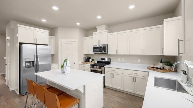 63225 Carly Ln, Bend, OR 97701 - photo 2