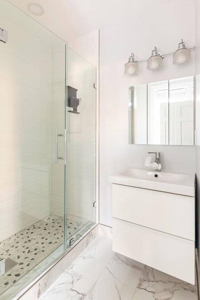 1709 New Hampshire Ave NW unit ID1353334P, Washington, DC 20009 - photo 5