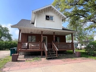 610 Mill St Unit Upper, Waupaca, WI 54981