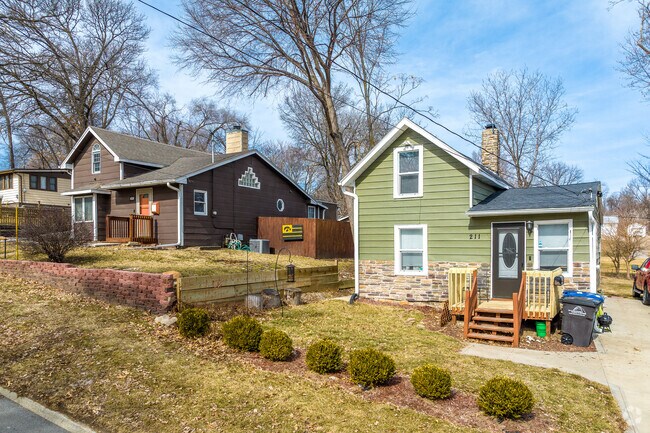 Most Indianola Hills homes have large amounts of greenery to truly make it feel like home.