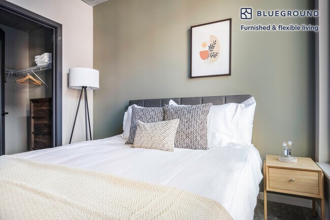 939 W Washington Blvd unit FL4-ID285, Chicago, IL 60607 - photo 6