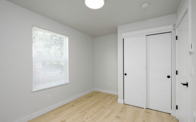 3408-3412 Northwest, 3 Beds, 2.5 Bath & 4 Beds, 2.5 Bath Units Available!, Bellingham, WA 98225 - photo 5