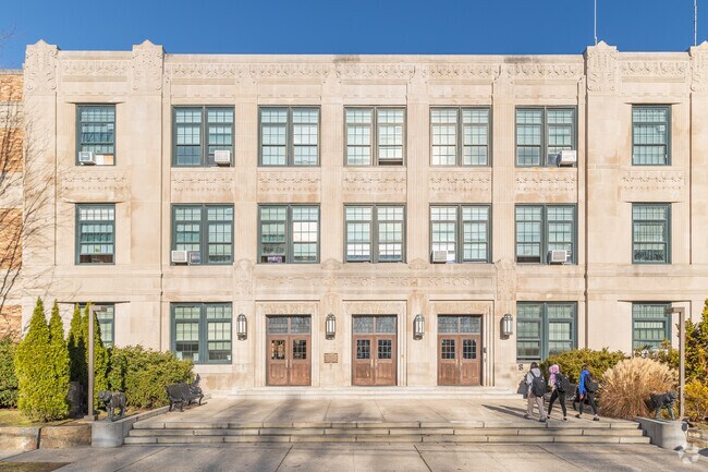 Tuckahoe High School is a highly-rated public school serving 301 students in Eastchester, NY.