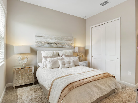 Guest room with en-suite bathroom