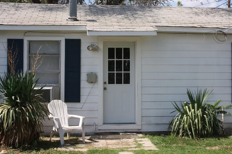 2118 26th St unit B, Lubbock, TX 79411 - photo 1