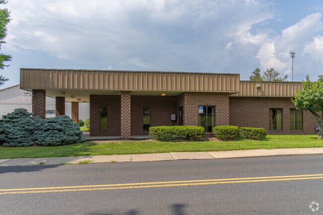 Summit School of The Poconos is a great place for children of Blue Mountain Lake to attend.