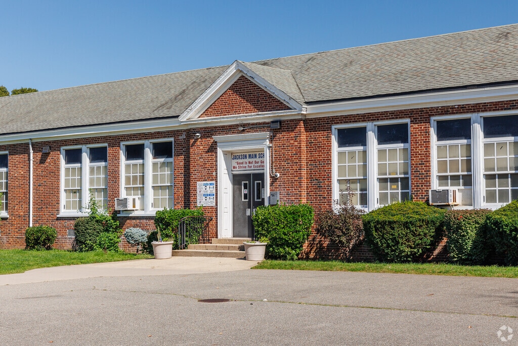 Jackson Main Elementary School is a public school located in Hempstead, NY.