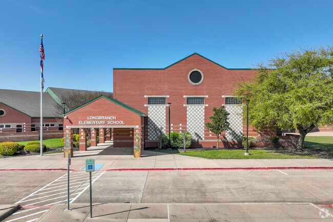 Longbranch Elementary School boasts a 16:1 student-to-teacher ratio.