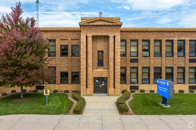 Jefferson Elementary School has a student-teacher ratio of 10 to 1.