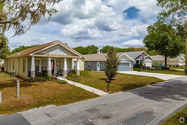Row of houses in Dade City, showing various styles of architecture