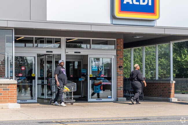 Residents shop for their groceries at Aldi in Glen Park.