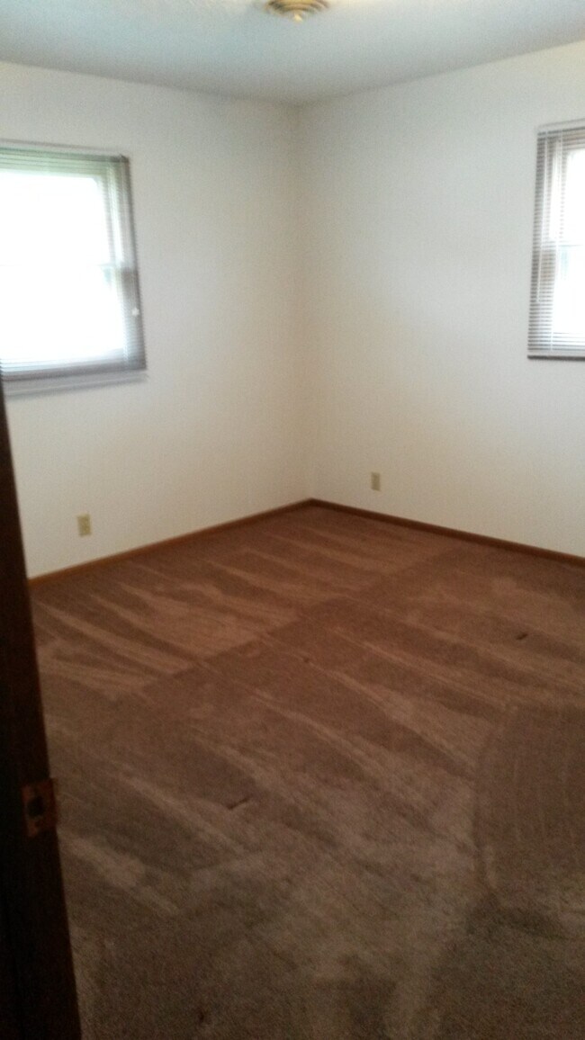 609 Blaine St unit 2, Norfolk, NE 68701 - photo 6