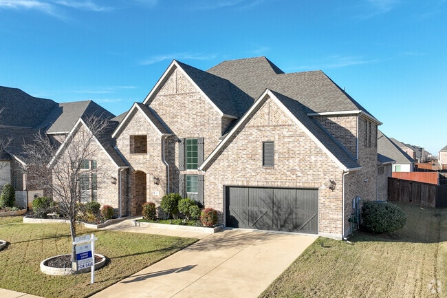 You can find some amazing new homes, waiting for you to arrive, being built in Prosper.