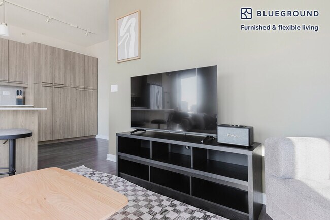 730 W Couch Place unit FL15-ID1366, Chicago, IL 60661 - photo 4